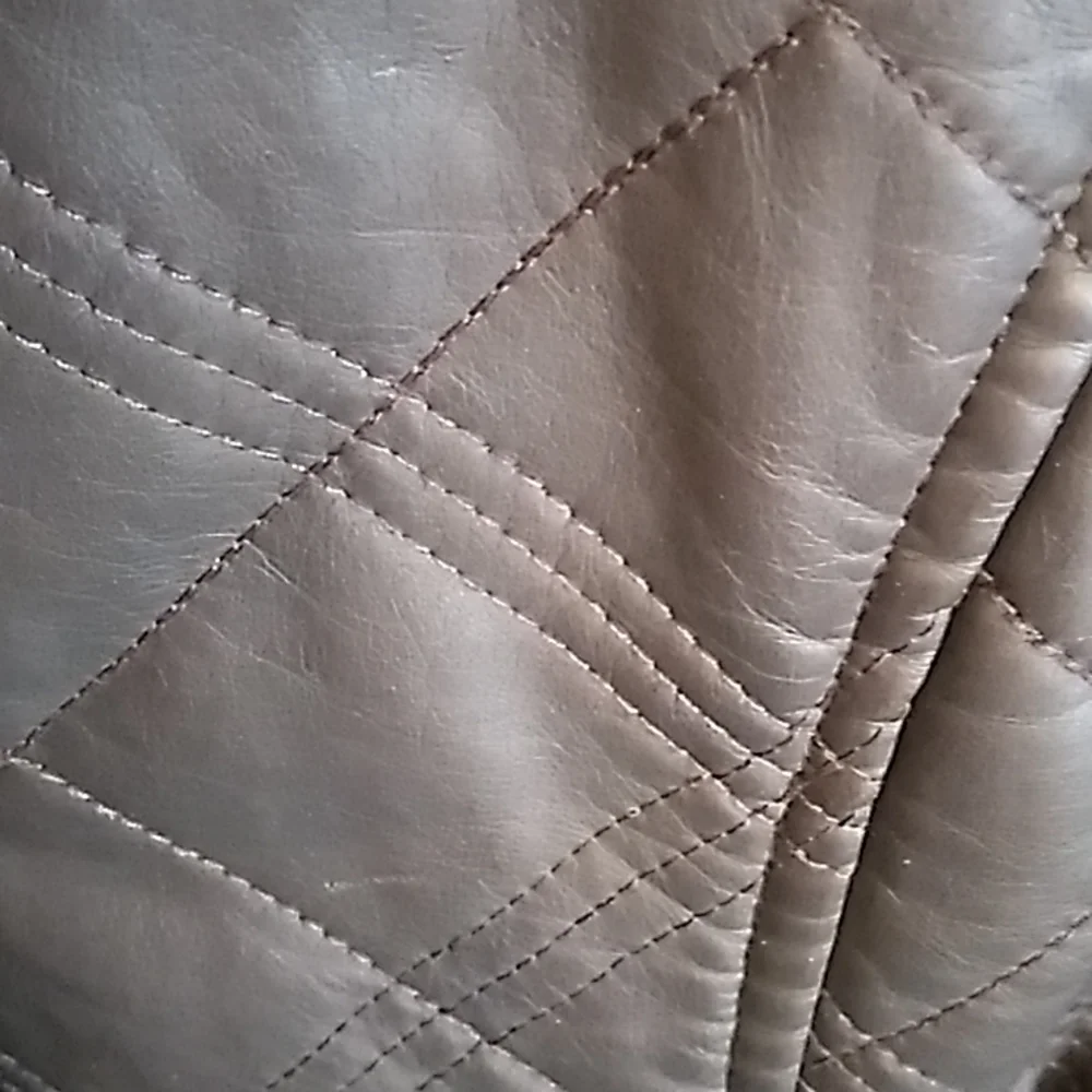 Daytrip Medium Black Vinyl Jacket wit Faux Fur - Picture 2 of 8